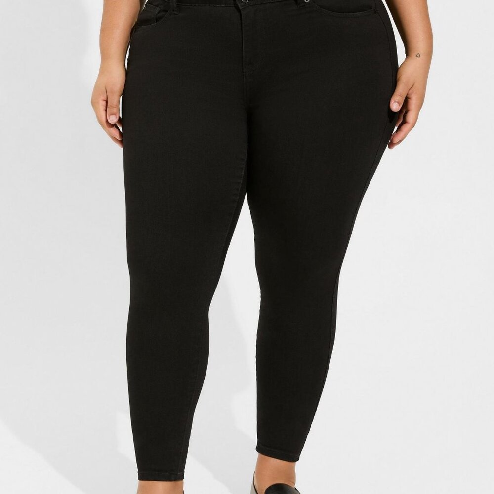 *SOLD* Torrid Black Skinny Jeans